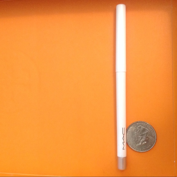 MAC Cosmetics Eye Liner in shade "SILVER SKATES" - Picture 5 of 5